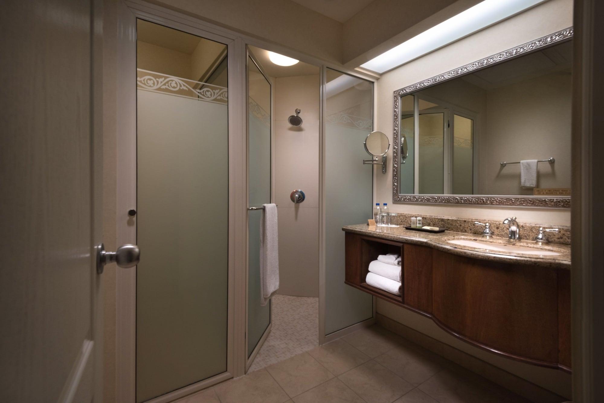 Safi Royal Luxury Valle San Pedro Garza Garcia Exterior foto A bathroom in a hotel