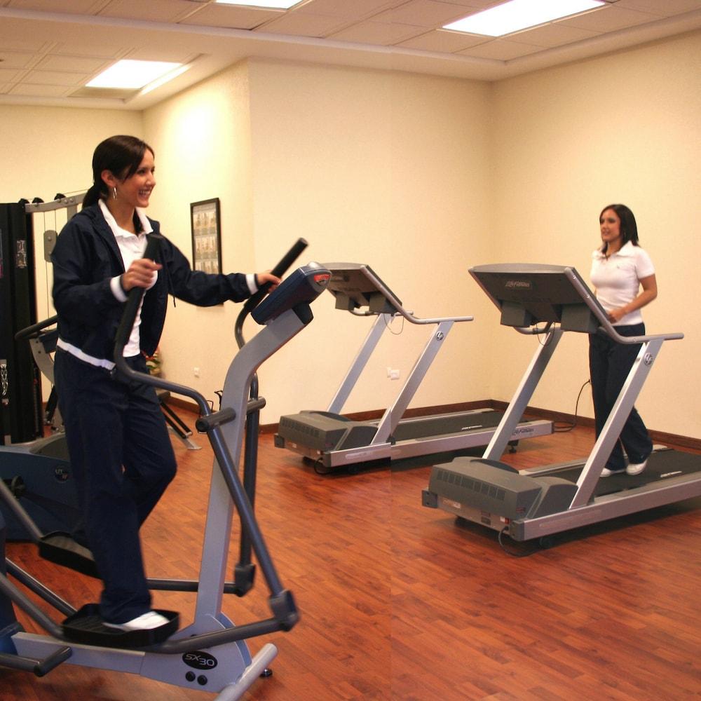Safi Royal Luxury Valle San Pedro Garza Garcia Exterior foto Two women on treadmills