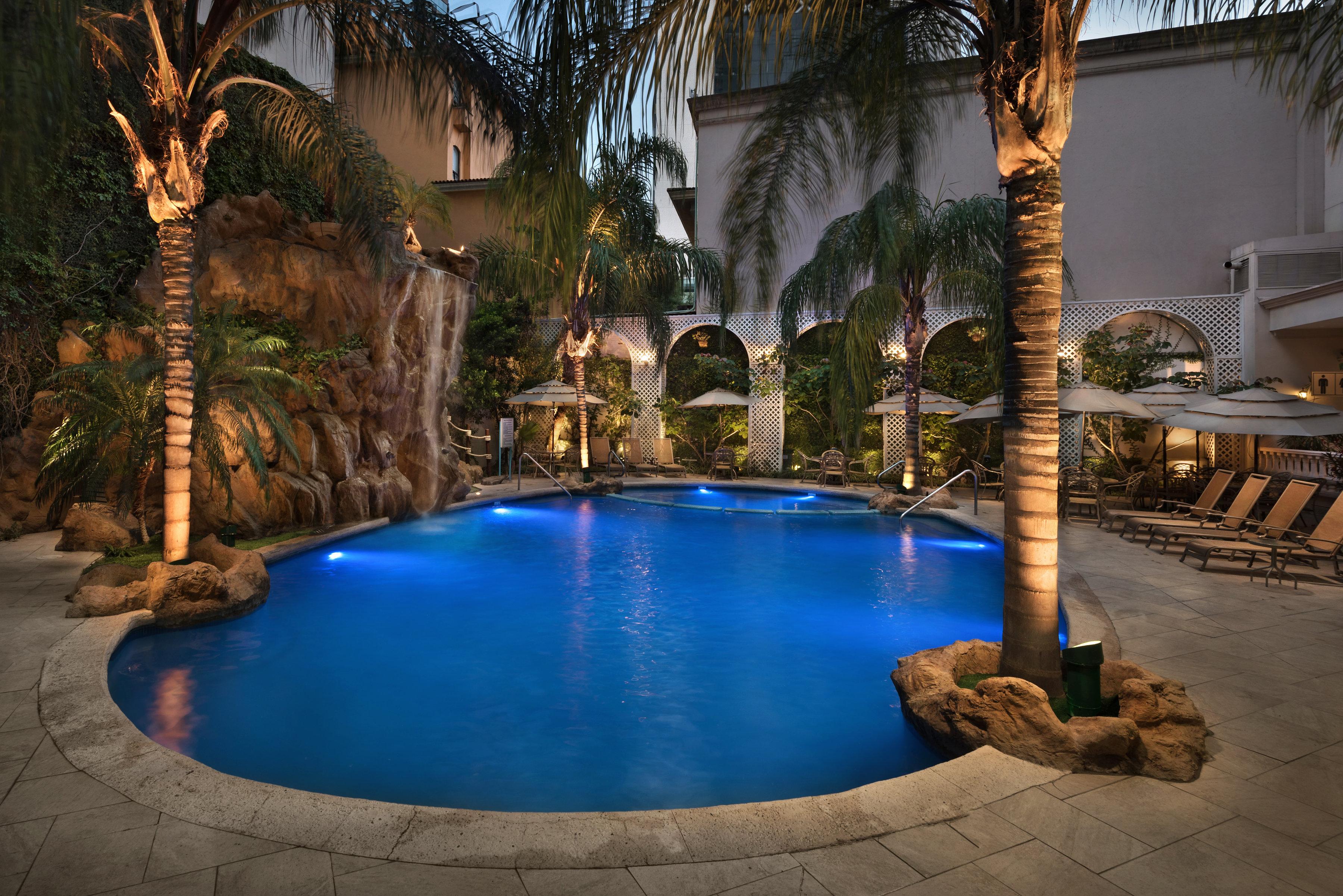 Safi Royal Luxury Valle San Pedro Garza Garcia Exterior foto The pool at the hotel