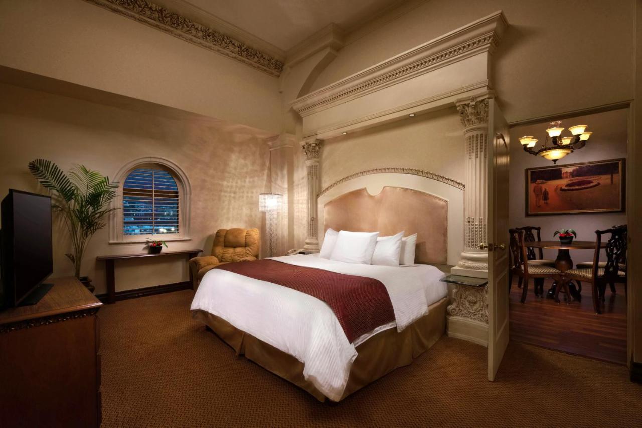 Safi Royal Luxury Valle San Pedro Garza Garcia Exterior foto A guest room at the Wynn