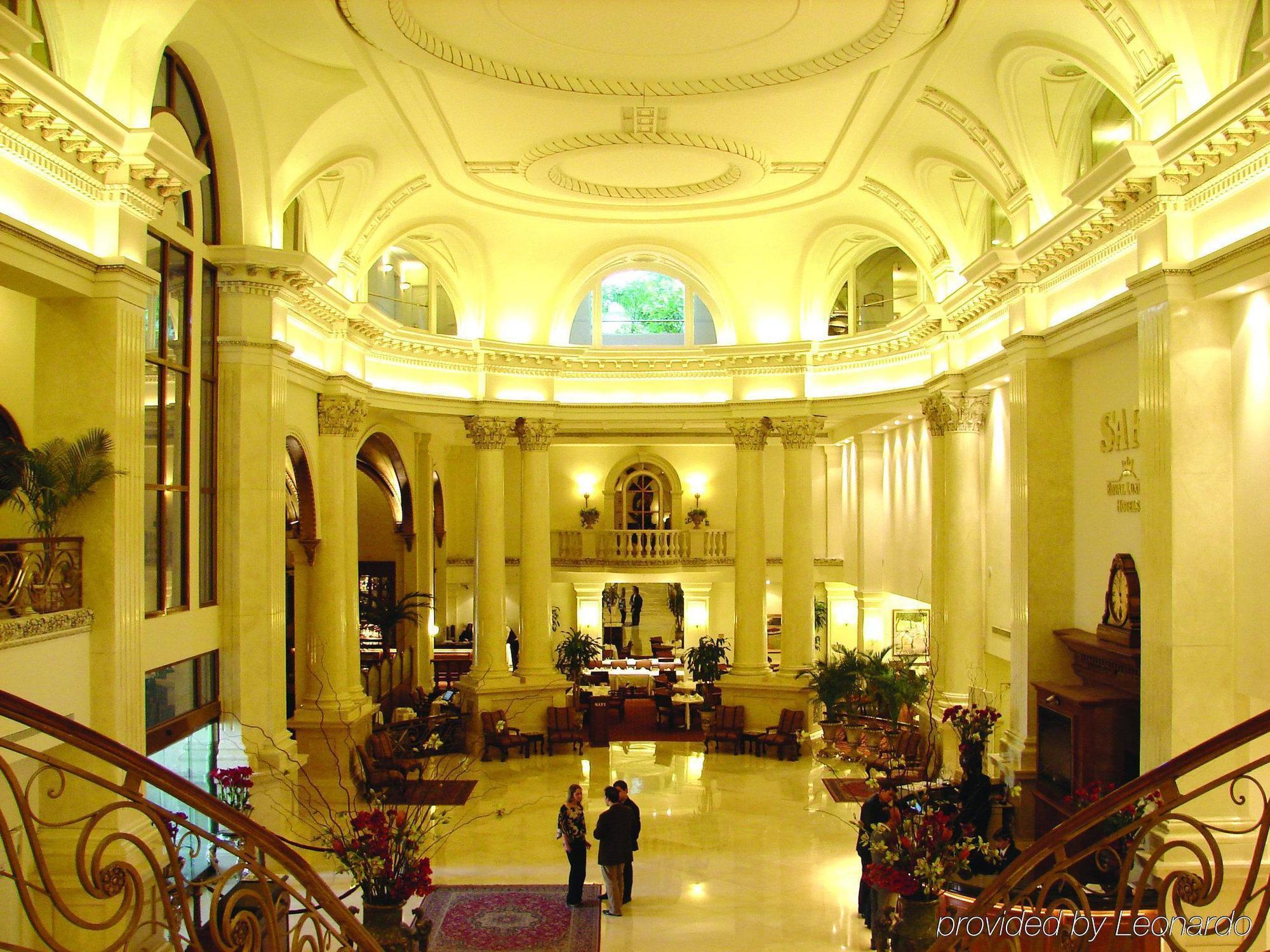 Safi Royal Luxury Valle San Pedro Garza Garcia Interior foto The lobby of the hotel