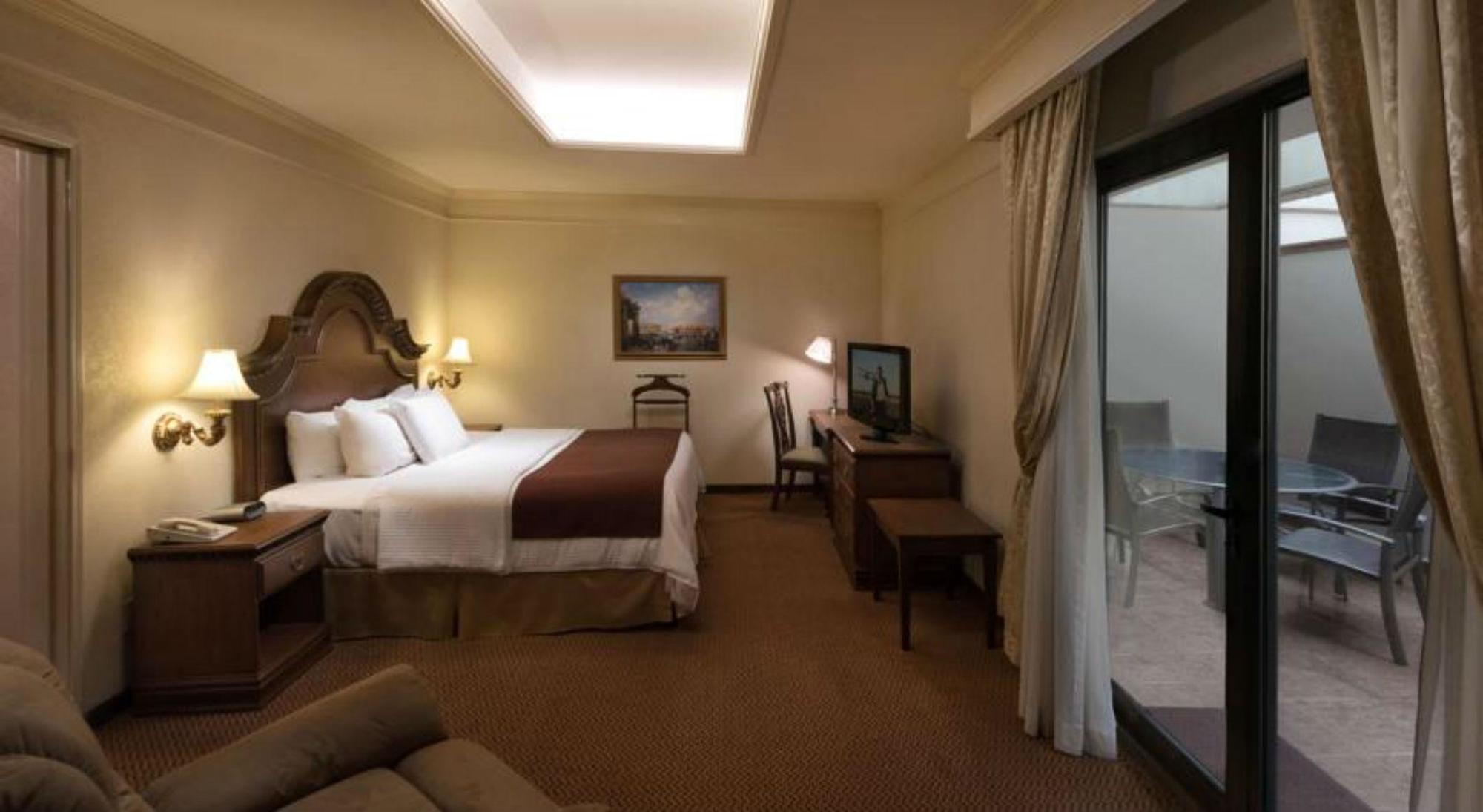 Safi Royal Luxury Valle San Pedro Garza Garcia Exterior foto A room at the hotel