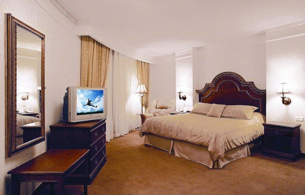 Safi Royal Luxury Valle San Pedro Garza Garcia Cameră foto A bedroom at the Waldorf Astoria New York