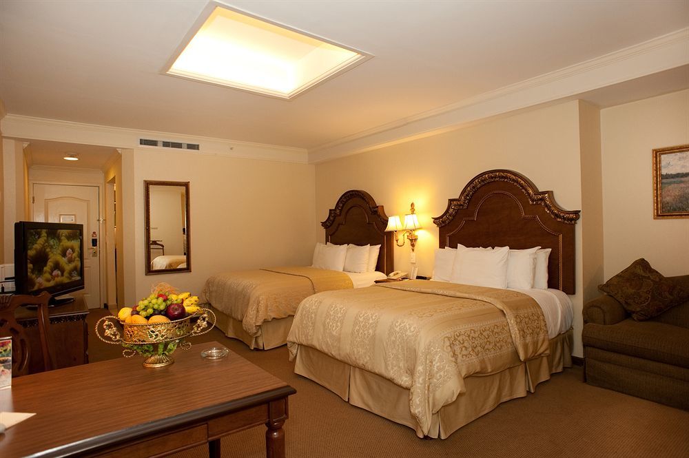 Safi Royal Luxury Valle San Pedro Garza Garcia Exterior foto A room at the Inn at the Opera